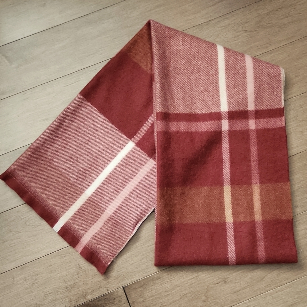 2/35$*****NWOT***Oversized Plaid Scarf / Wrap